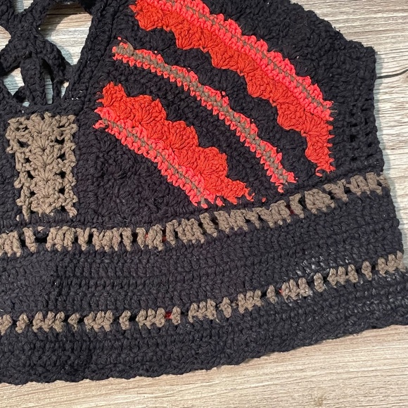 Beautiful Cropped Crochet Halter Tie Tank Top Size M In Black/Red/Olive Green - Picture 3 of 11